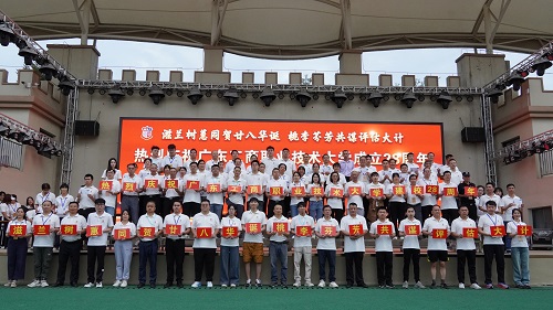 大旺校区教职工合影.jpg