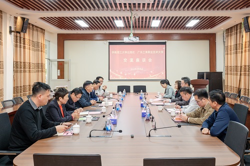 座谈现场.jpg 座谈现场.jpg