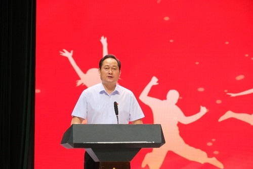 卢景值致辞并宣布篮球赛开幕.jpg