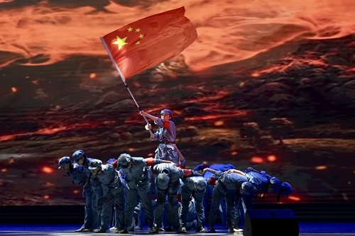 一等奖作品《托举》.jpg