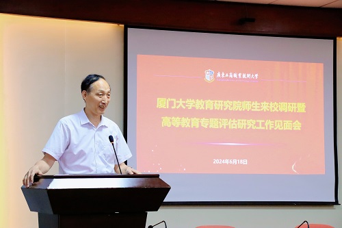 和飞主持见面会并作总结讲话.jpg