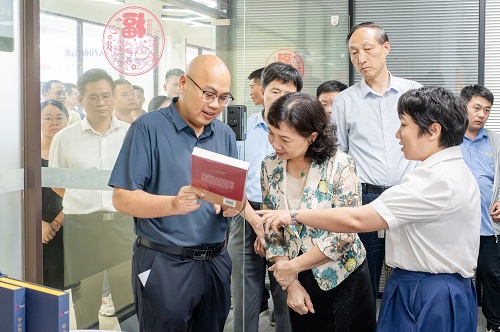 活动嘉宾与进驻企业——博睿咨询公司交流.jpg