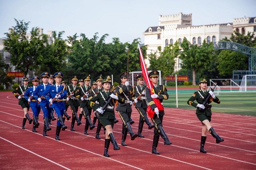 升旗仪式现场1.jpg 升旗仪式现场1.jpg