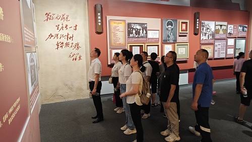 现场参观.jpg