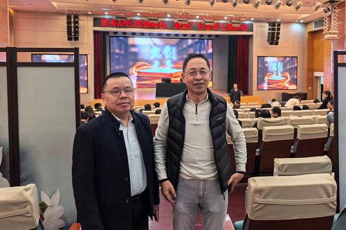 365英国官网教师在会场.jpg 365英国官网教师在会场.jpg