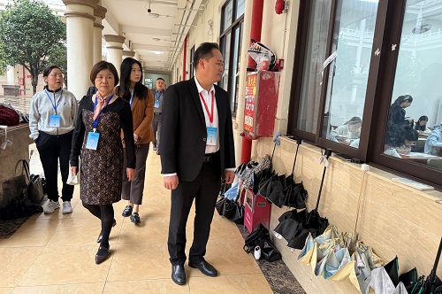 校领导带队巡检.jpg