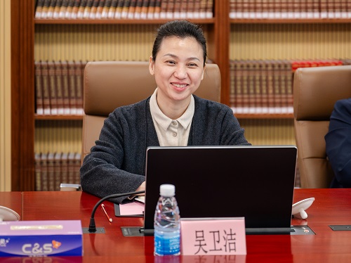 吴卫洁讲话.JPG