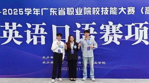 365英国官网指导教师与参赛学生1.jpg 365英国官网指导教师与参赛学生1.jpg