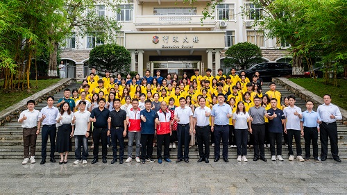 参会人员合影留念.JPG