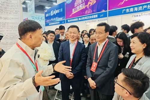 张爱军莅临365英国官网展位.jpg