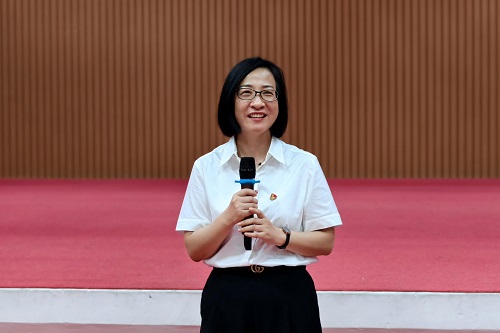 许辉主讲.jpg 许辉主讲.jpg