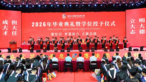 颁发校友联络员聘书.jpg 颁发校友联络员聘书.jpg