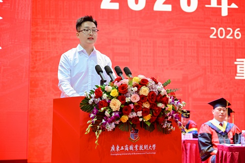 教师代表发言.jpg 教师代表发言.jpg